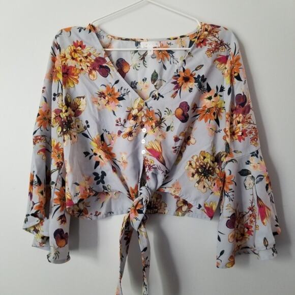 Leith Floral Crop Front Tie Blouse with Bell Sleeves size Small - Picture 2 of 9